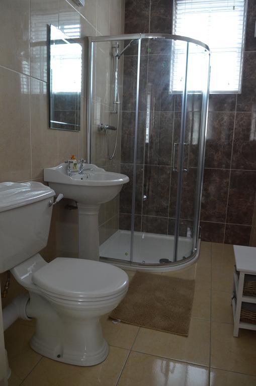 Blessings Studio Apartments Cootehill Ngoại thất bức ảnh